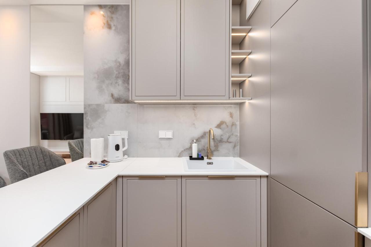 Aleja Solidarnosci 60b Apartment